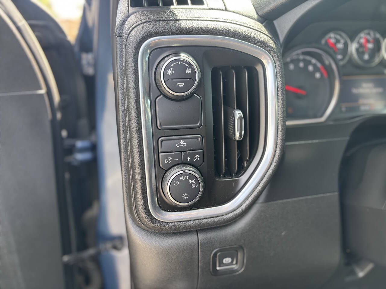 Used 2019 Chevrolet Silverado 1500 LT w/ All-Star Edition RWD image 10