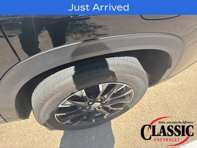 Used 2025 Chevrolet Traverse LT w/ Sun and Wheel Package image 10