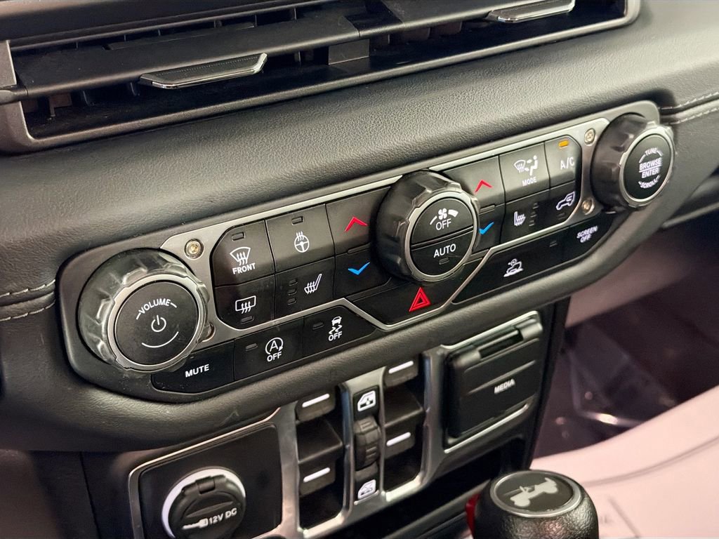 Used 2024 Jeep Wrangler Sahara image 15