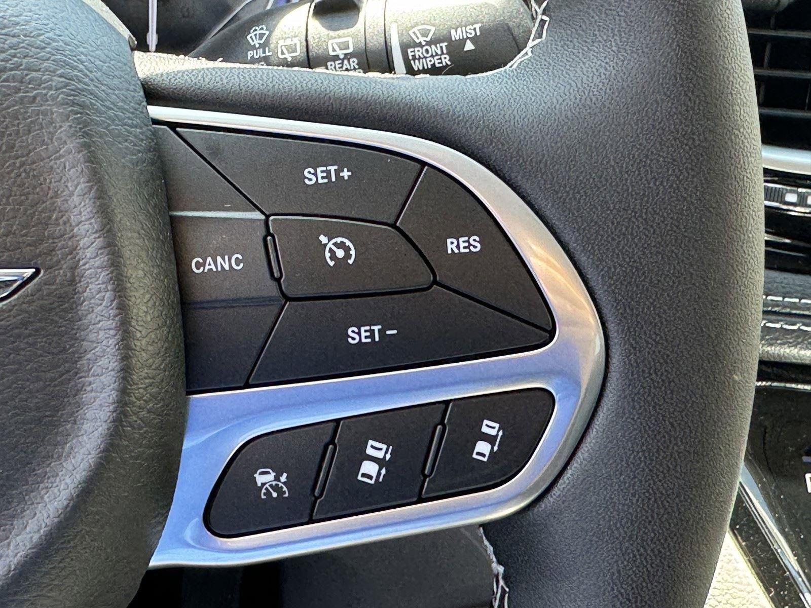 New 2024 Chrysler Pacifica Limited FWD image 22