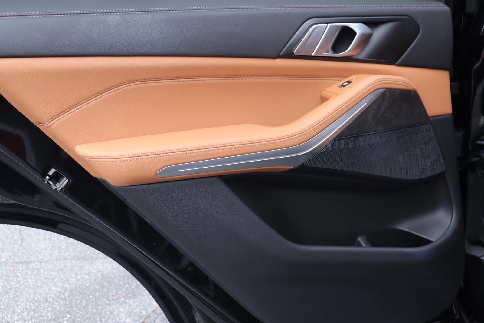 Used 2025 BMW X5 xDrive40i w/ M Sport Package AWD/4WD image 12