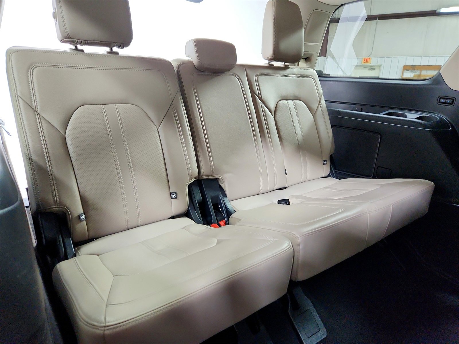 Used 2024 Ford Expedition Limited image 46