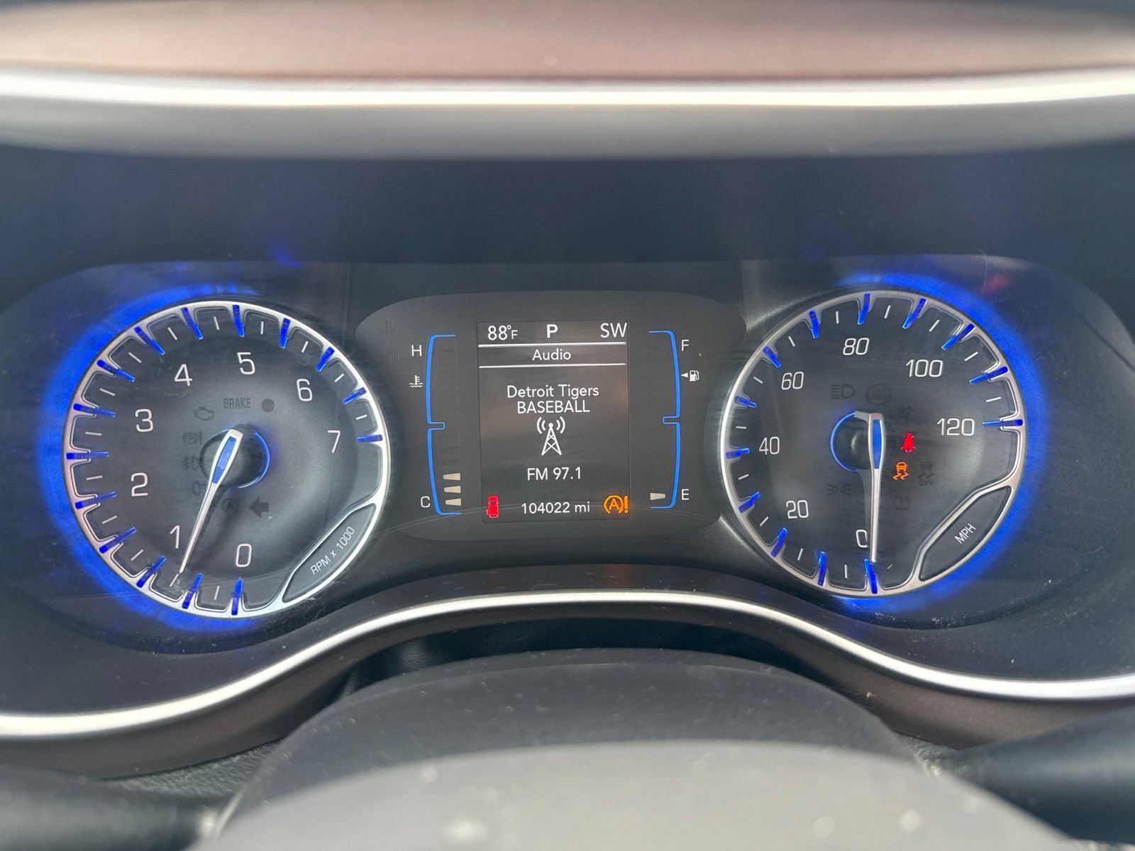 Used 2018 Chrysler Pacifica Touring Plus w/ Tire & Wheel Group FWD image 21