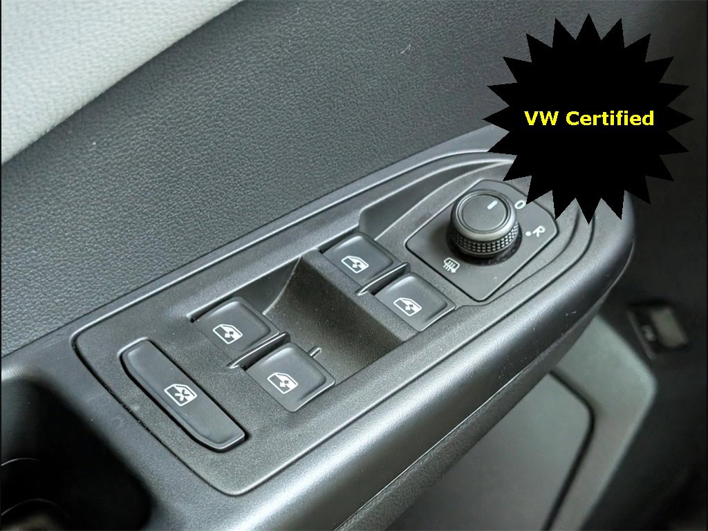 Certified 2023 Volkswagen Taos SE w/ Panoramic Sunroof Package image 11