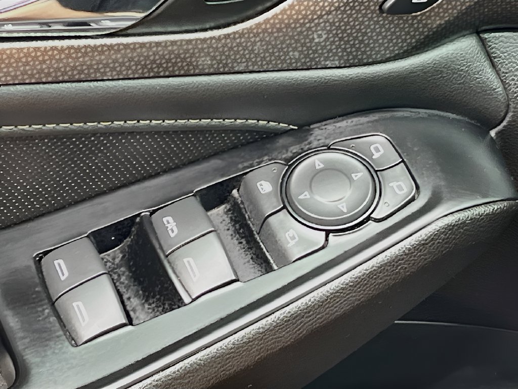 Used 2023 Chevrolet Traverse Premier w/ Redline Edition AWD/4WD image 18