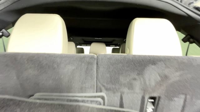 Used 2020 Land Rover Discovery SE AWD/4WD image 13