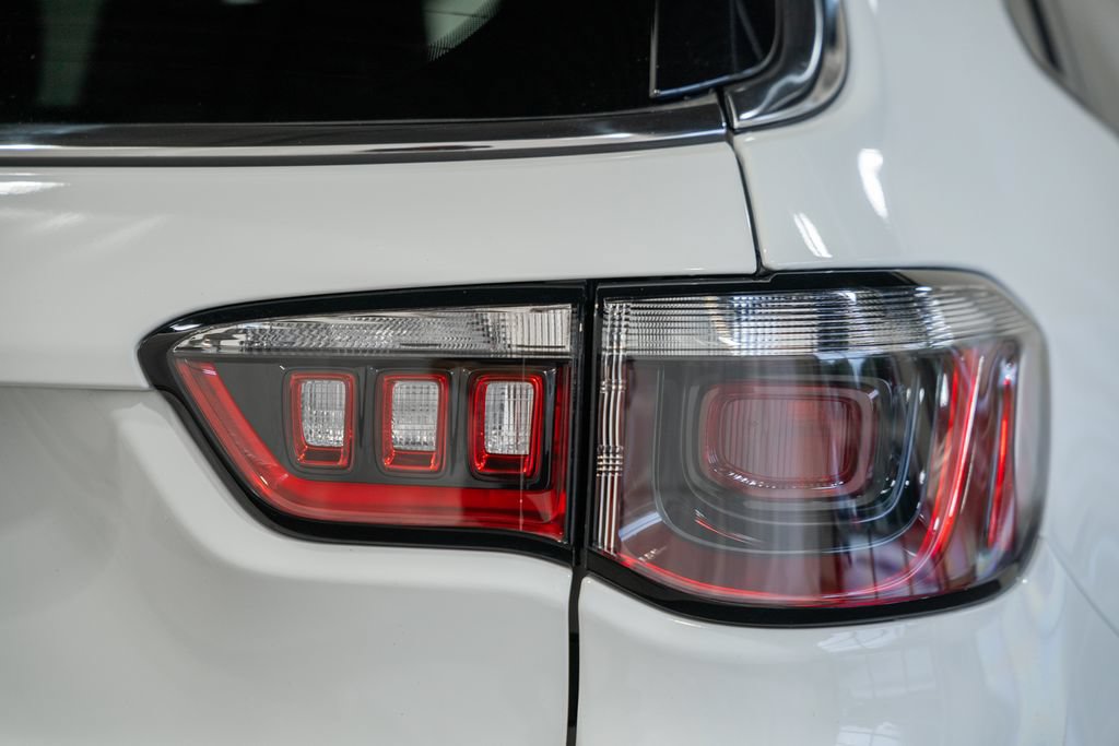 Certified 2025 Jeep Compass Limited AWD/4WD image 6