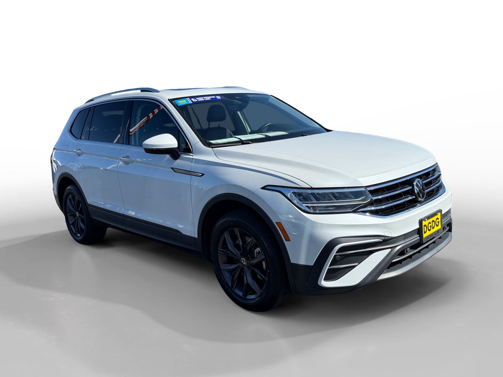 Used 2023 Volkswagen Tiguan SE w/ Panoramic Sunroof Package FWD image 7