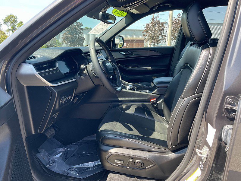 Used 2024 Jeep Grand Cherokee L Laredo image 13