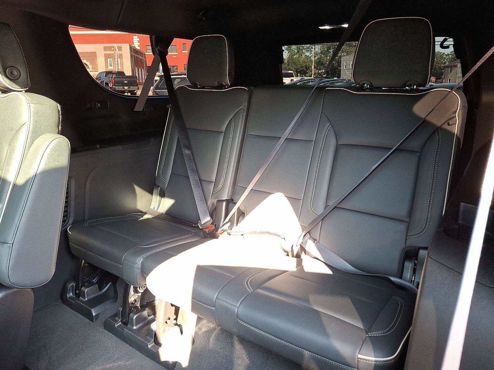 Used 2024 Chevrolet Suburban Premier w/ Advanced Technology Package image 10
