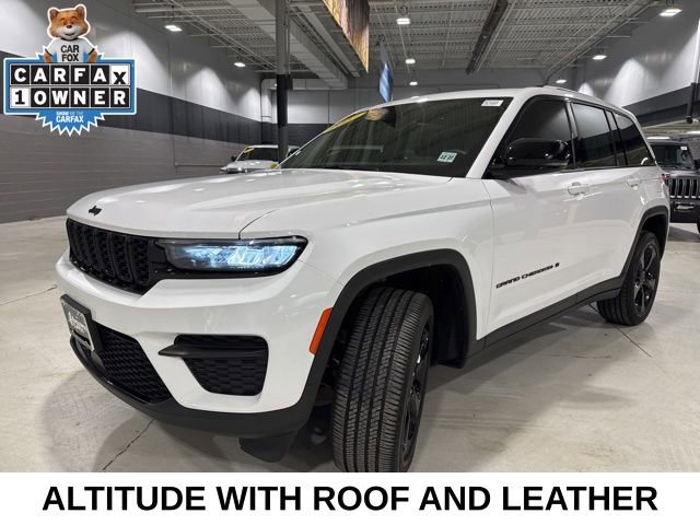 Used 2023 Jeep Grand Cherokee Altitude image 3
