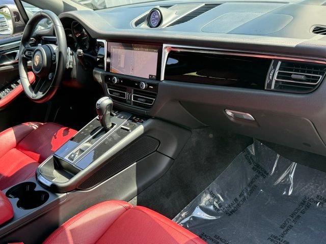 Used 2024 Porsche Macan Turbo AWD/4WD image 18