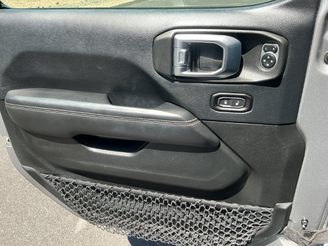 Used 2018 Jeep Wrangler Unlimited Sahara AWD/4WD image 26