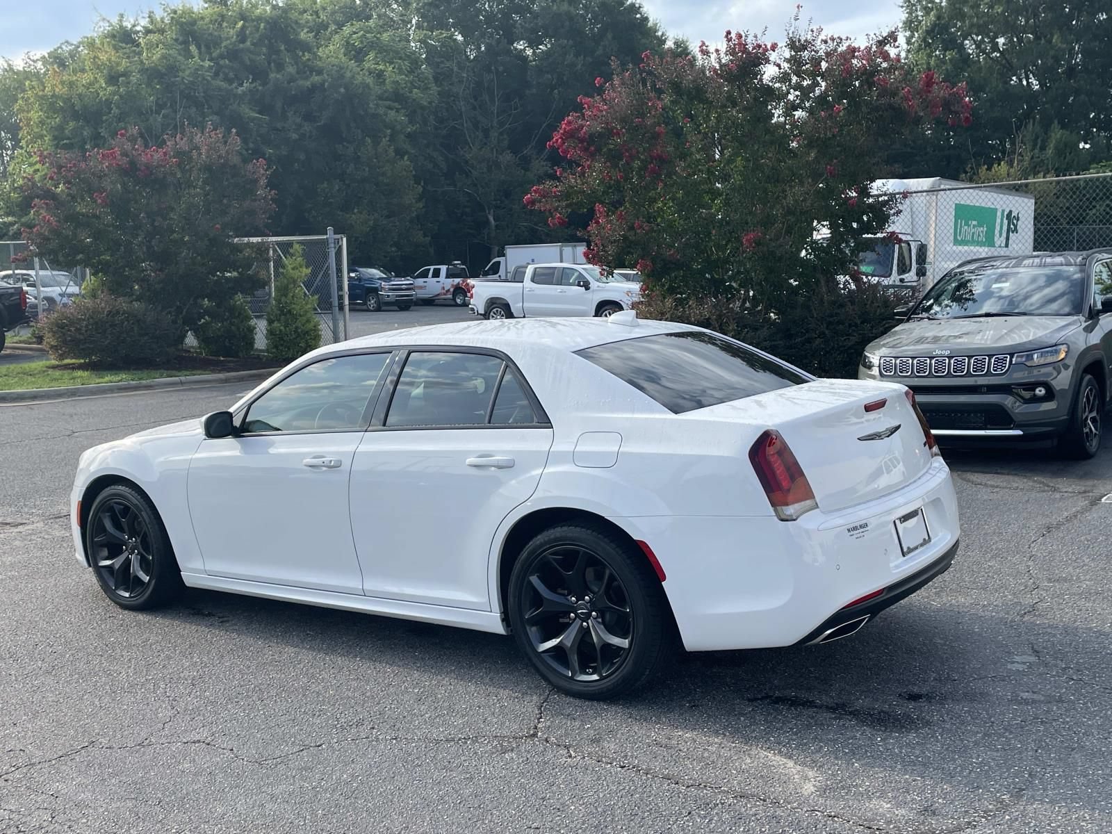 Used 2023 Chrysler 300 Touring L w/ Comfort Group RWD image 5