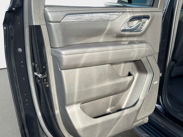 Used 2022 GMC Yukon XL SLT w/ SLT Premium Package image 11