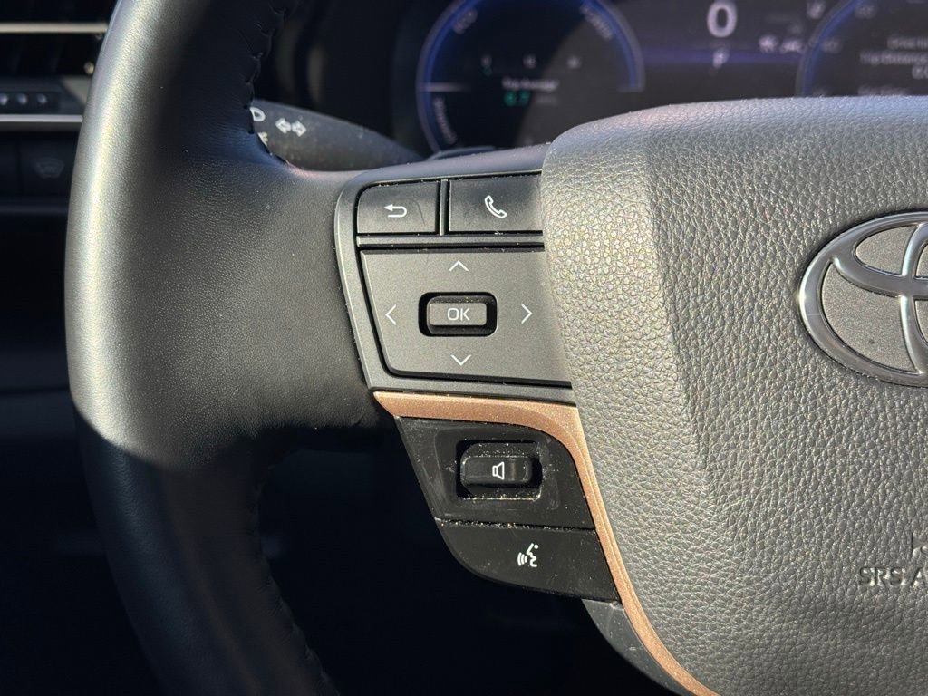 Used 2023 Toyota Crown Platinum image 39