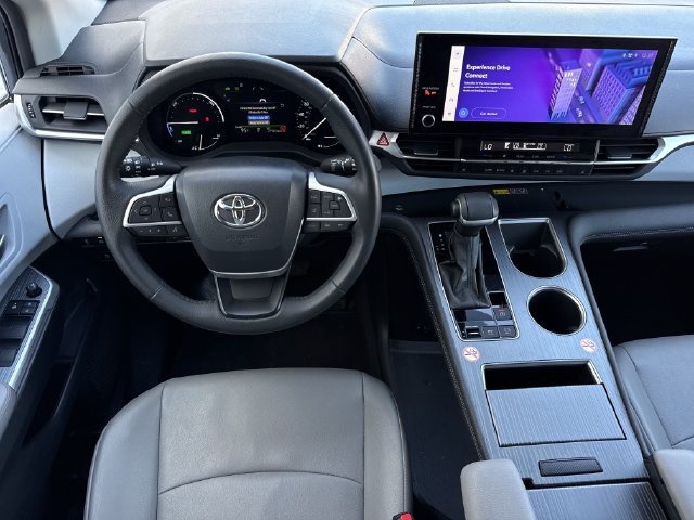 Certified 2025 Toyota Sienna XLE FWD image 12