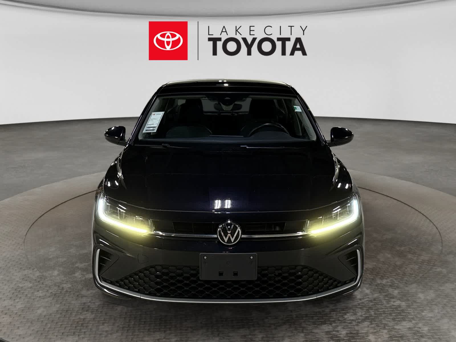 Used 2025 Volkswagen Jetta SE FWD image 14