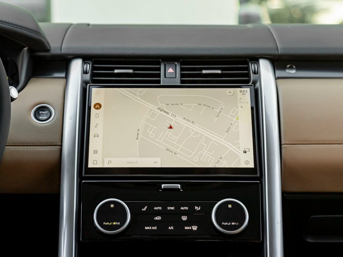 Certified 2025 Land Rover Discovery Metropolitan Edition AWD/4WD image 18