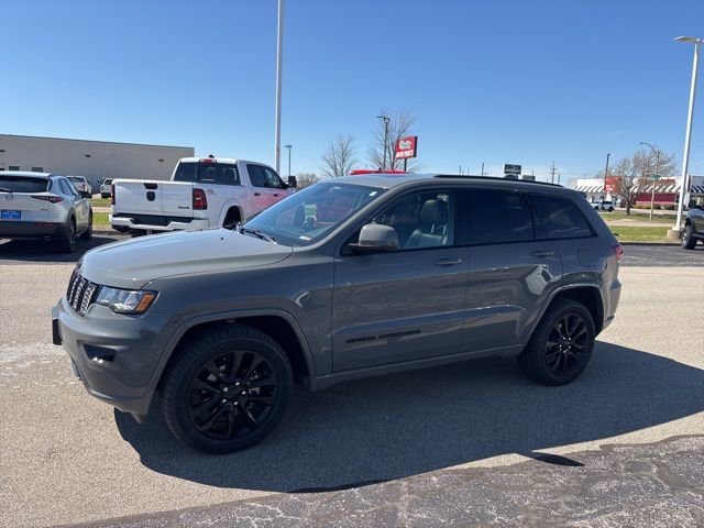 Used 2019 Jeep Grand Cherokee Altitude image 4