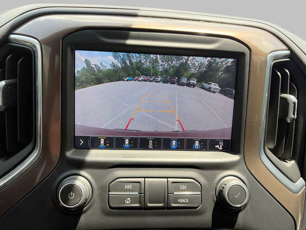 Used 2019 Chevrolet Silverado 1500 High Country w/ Technology Package AWD/4WD image 20