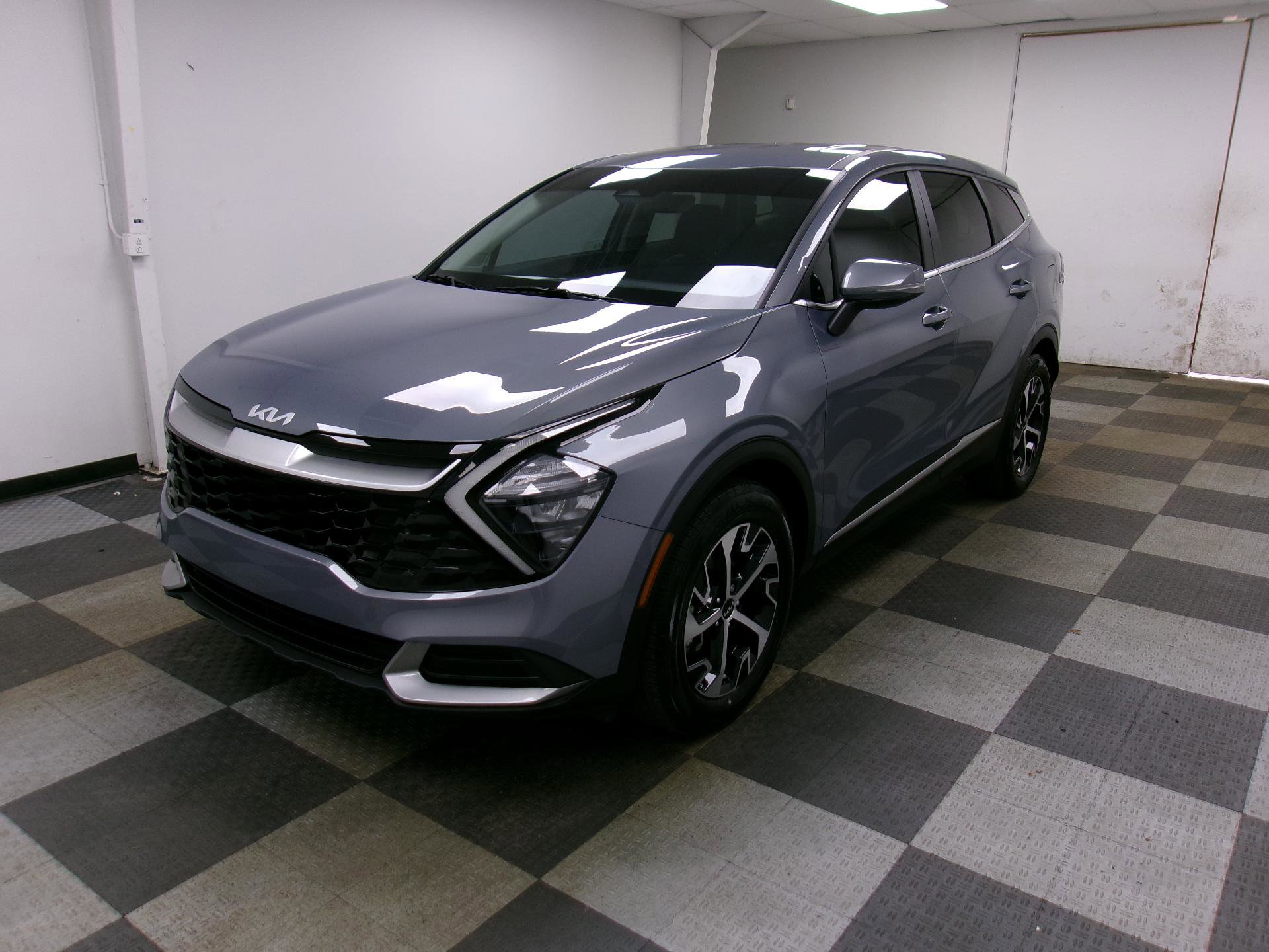 Used 2023 Kia Sportage EX FWD image 1