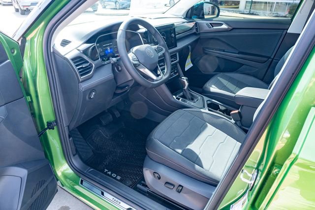 New 2026 Volkswagen Taos SE image 17