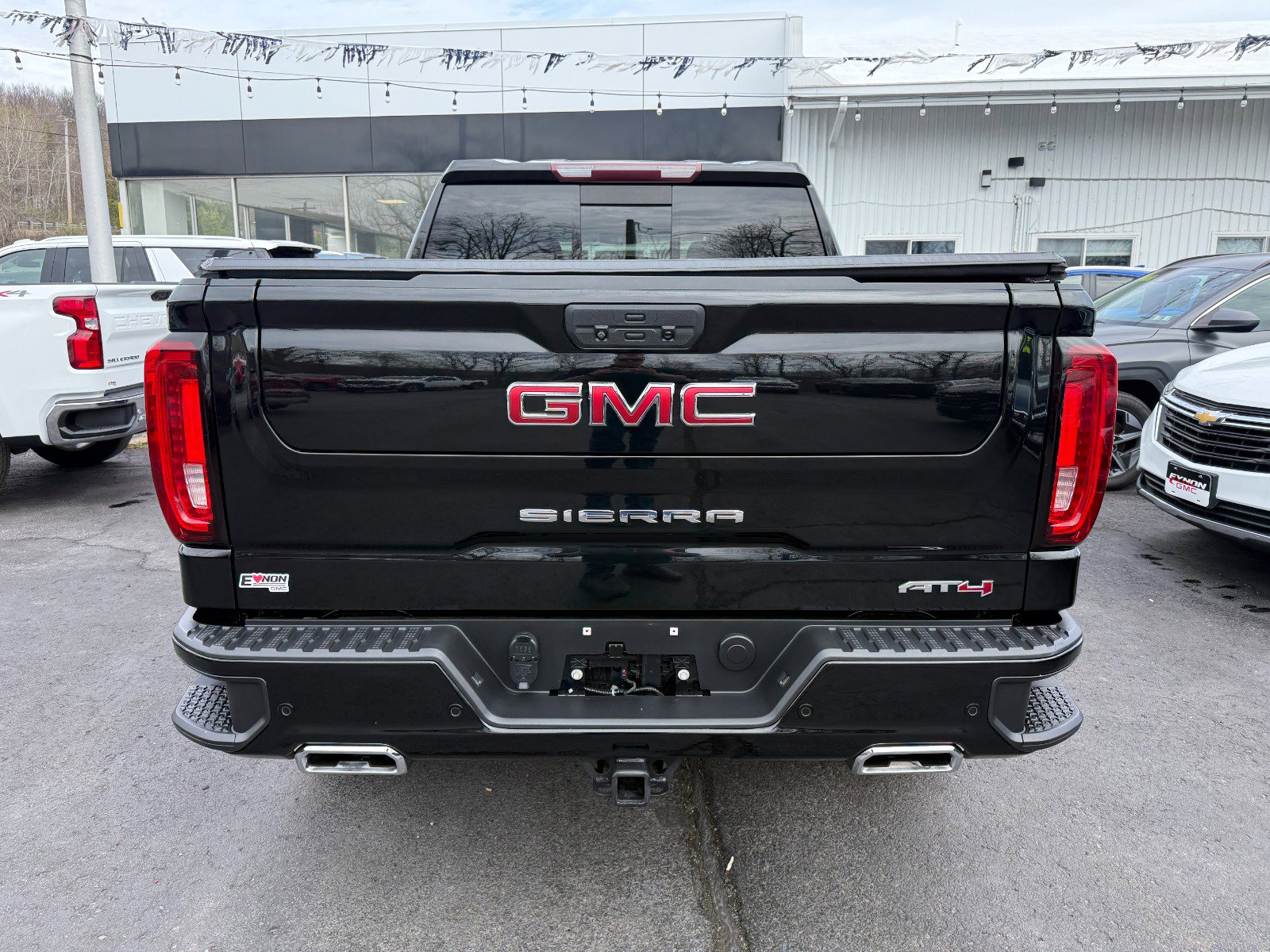 Used 2020 GMC Sierra 1500 AT4 w/ AT4 Premium Package AWD/4WD image 4