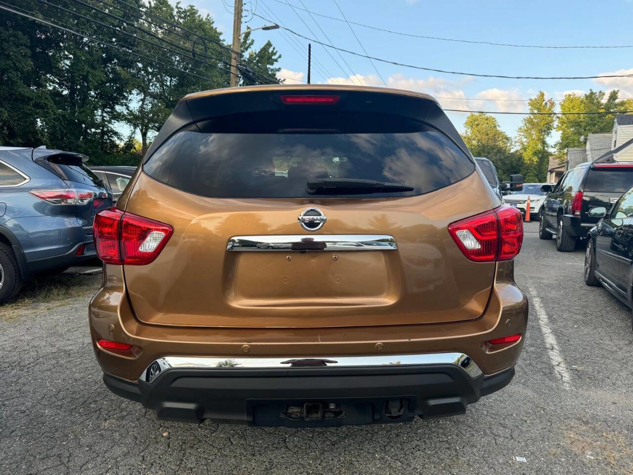 Used 2017 Nissan Pathfinder Platinum w/ Family Entertainment Package image 7