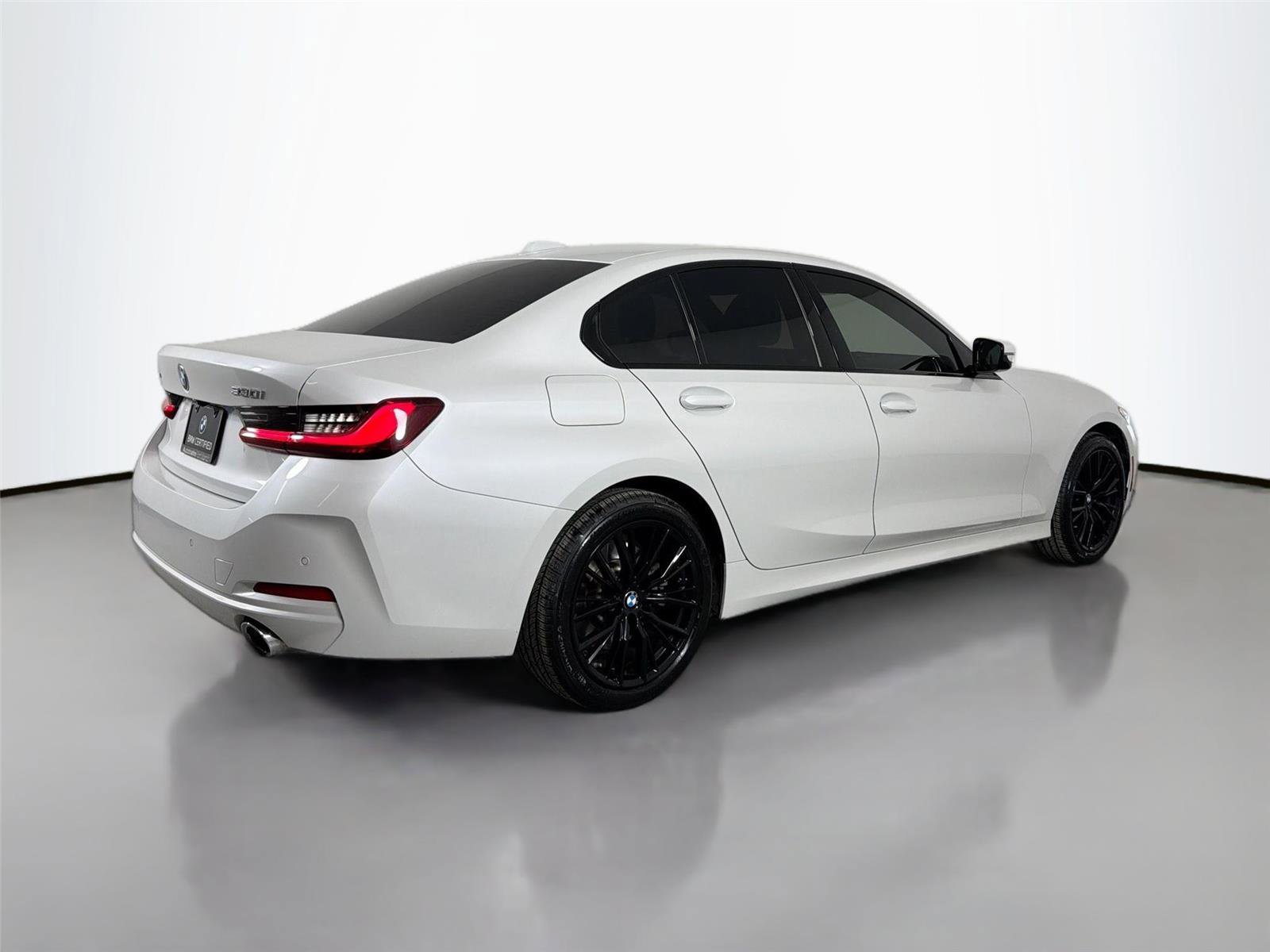Certified 2023 BMW 330i xDrive Sedan AWD/4WD image 5
