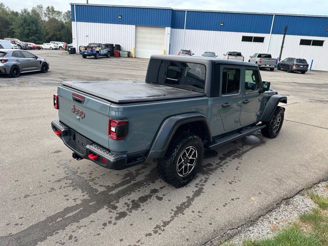 Used 2025 Jeep Gladiator Rubicon w/ Convenience Group AWD/4WD image 4