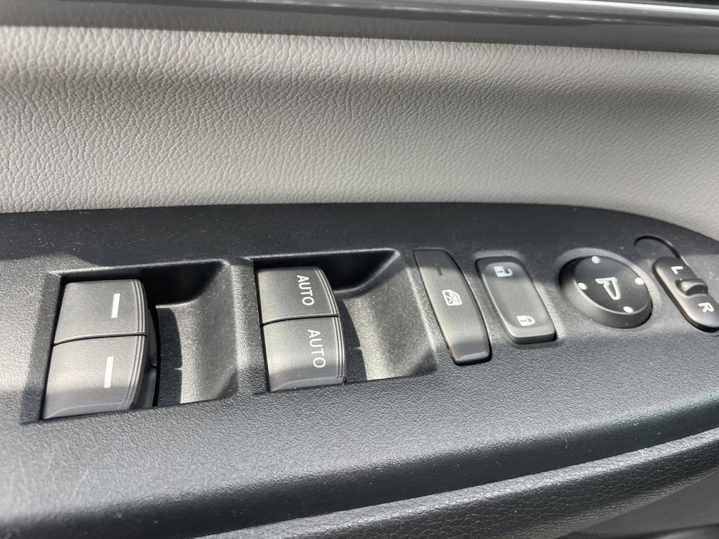 Used 2020 Honda CR-V Touring image 15