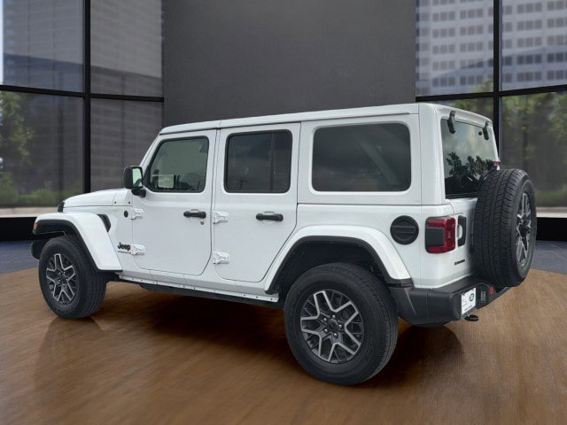 Used 2025 Jeep Wrangler Unlimited Sahara AWD/4WD image 14