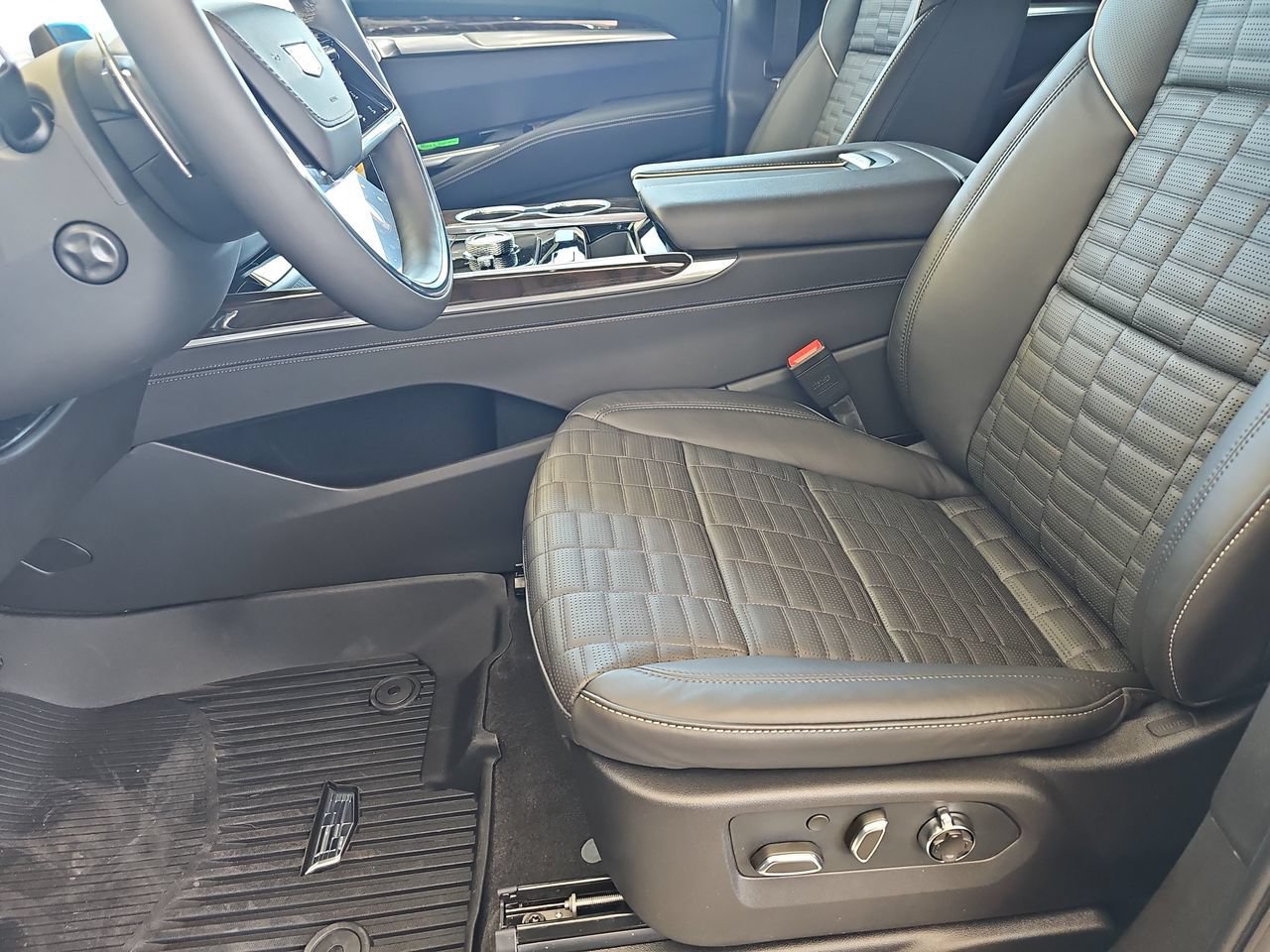New 2026 Cadillac Escalade Platinum Sport w/ LPO, ONYX Package AWD/4WD image 16