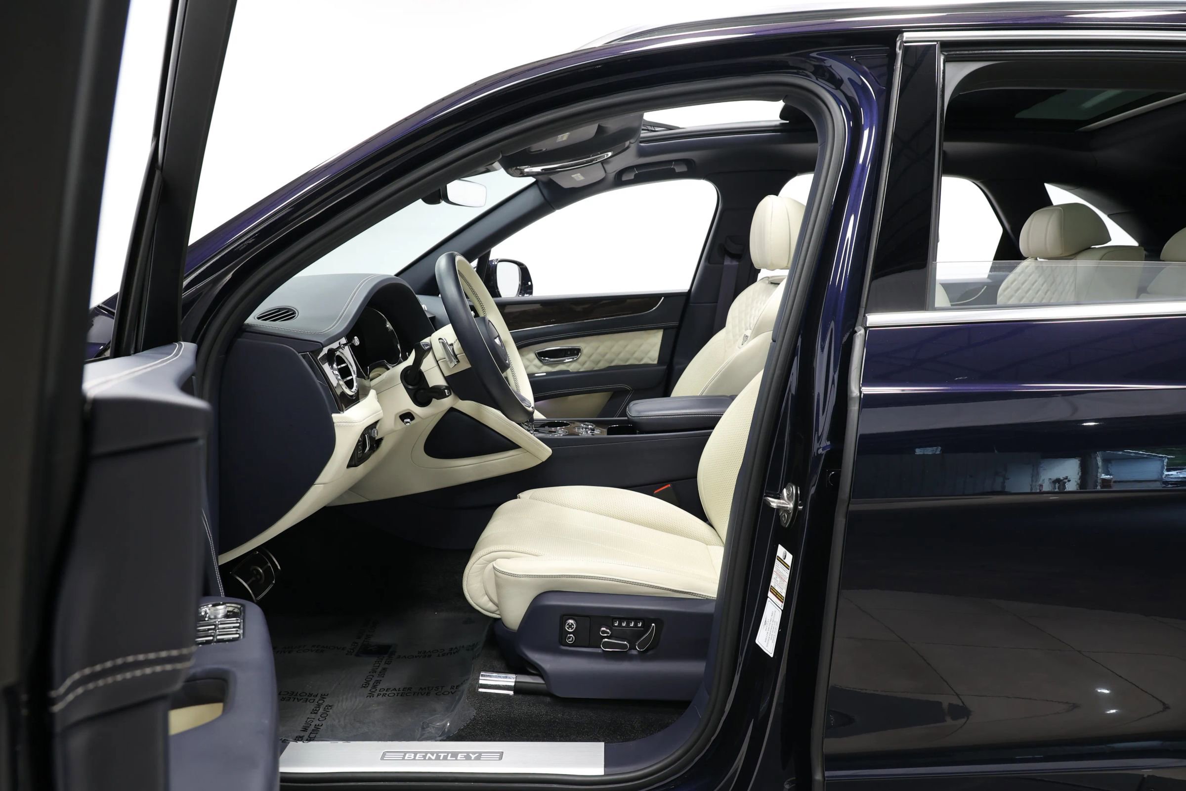 Used 2022 Bentley Bentayga image 15