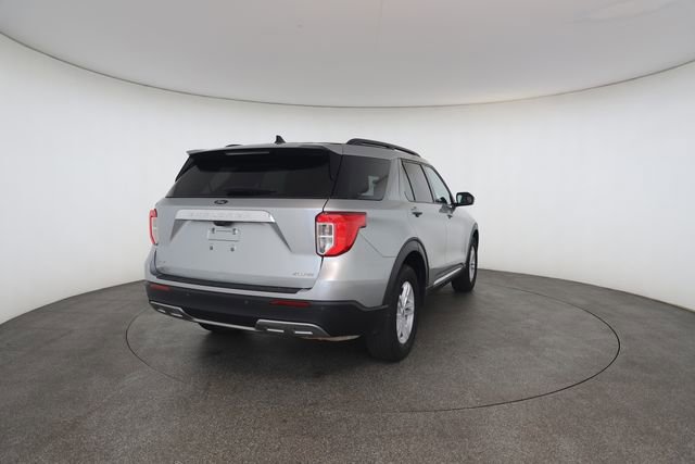 Used 2024 Ford Explorer XLT w/ Equipment Group 202A AWD/4WD image 17