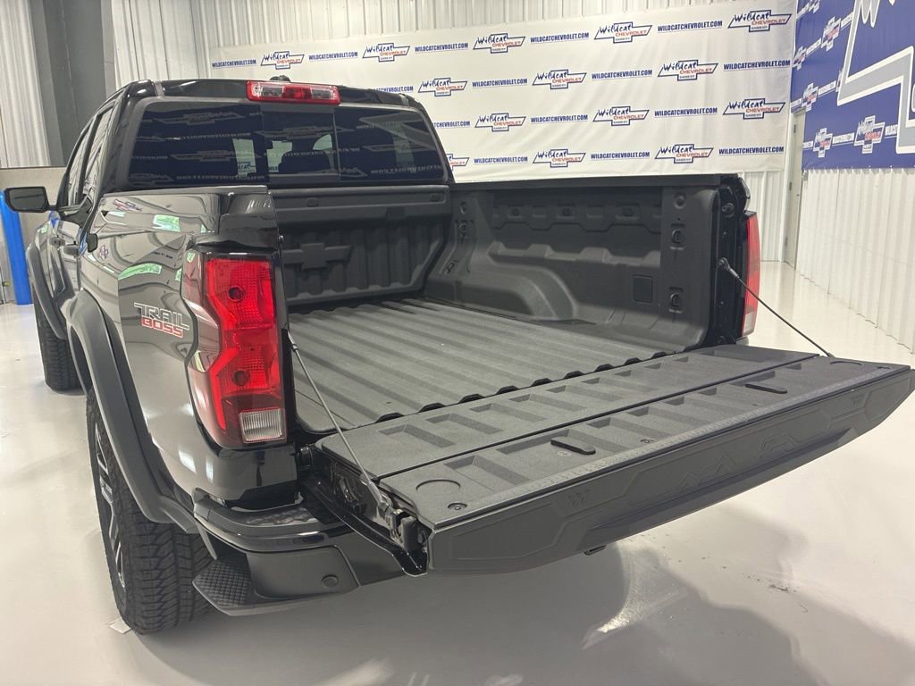 New 2025 Chevrolet Colorado Trail Boss w/ Midnight Edition AWD/4WD image 7