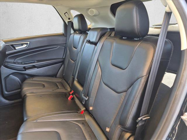 Used 2016 Ford Edge Titanium FWD image 18