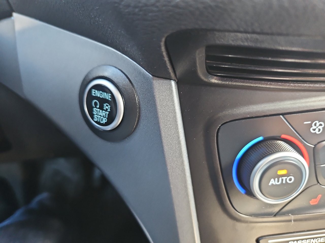 Used 2019 Ford Escape SEL image 31