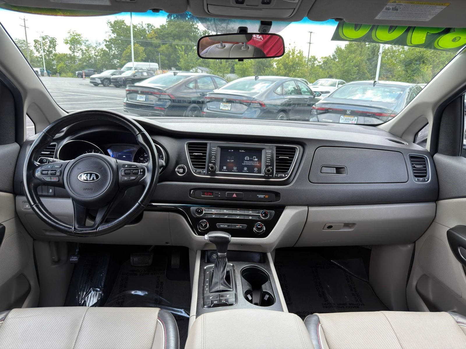 Used 2017 Kia Sedona LX w/ LX Essentials Premium Package FWD image 26