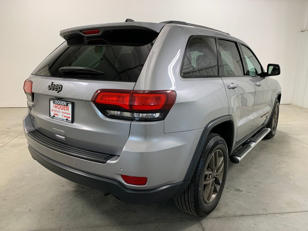 Used 2017 Jeep Grand Cherokee Laredo image 9