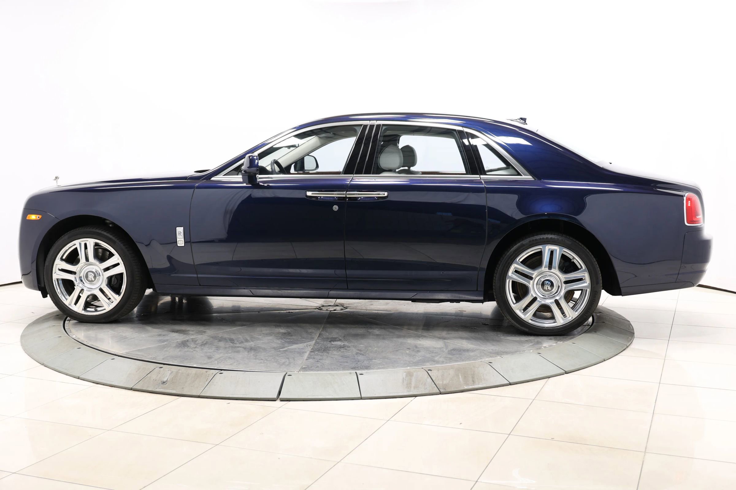 Used 2015 Rolls-Royce Ghost image 10