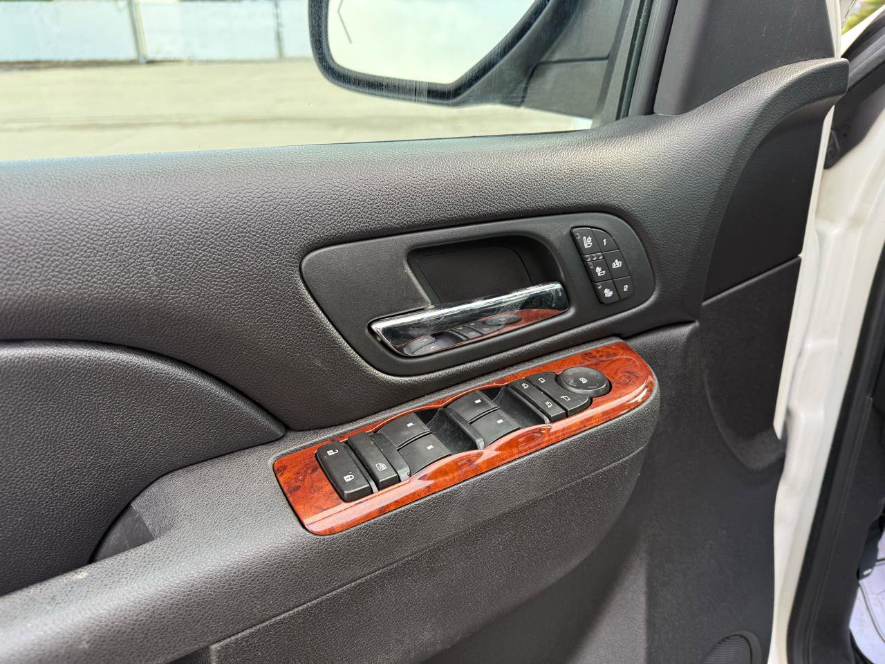 Used 2011 Chevrolet Avalanche LTZ image 14