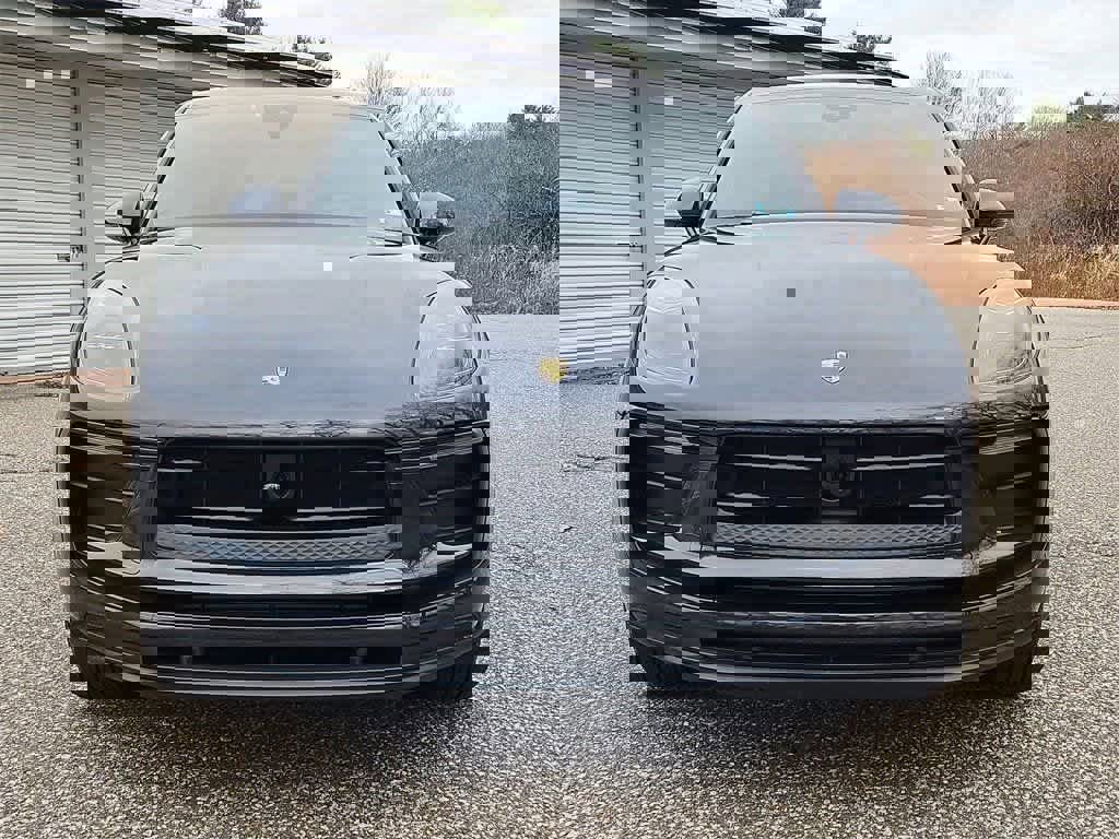 Certified 2025 Porsche Macan image 10