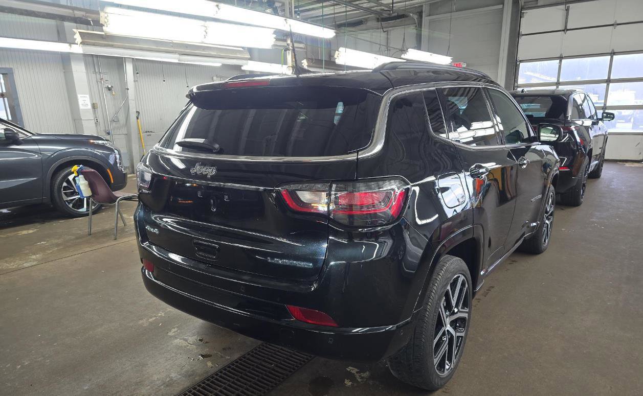 Used 2024 Jeep Compass Limited w/ Elite Group AWD/4WD image 4