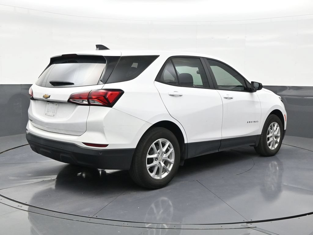 Used 2024 Chevrolet Equinox LS w/ Driver Confidence II Package FWD image 5