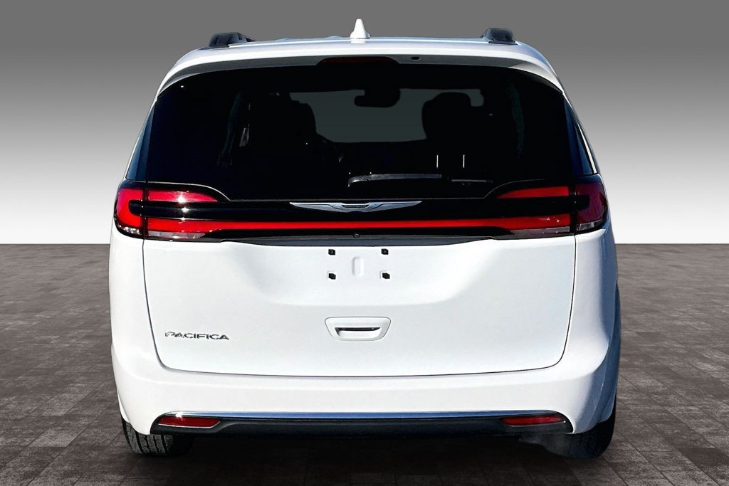 Used 2022 Chrysler Pacifica Touring-L FWD image 28