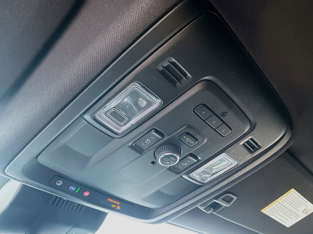 Used 2024 GMC Yukon XL SLT w/ SLT Luxury Package image 20