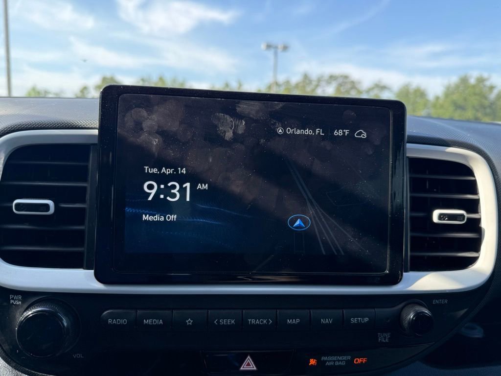 Used 2023 Hyundai Venue Limited image 25