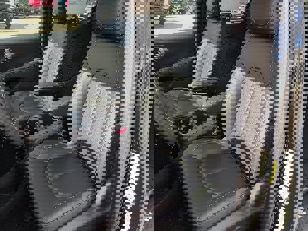 New 2026 Chrysler Pacifica Select image 2